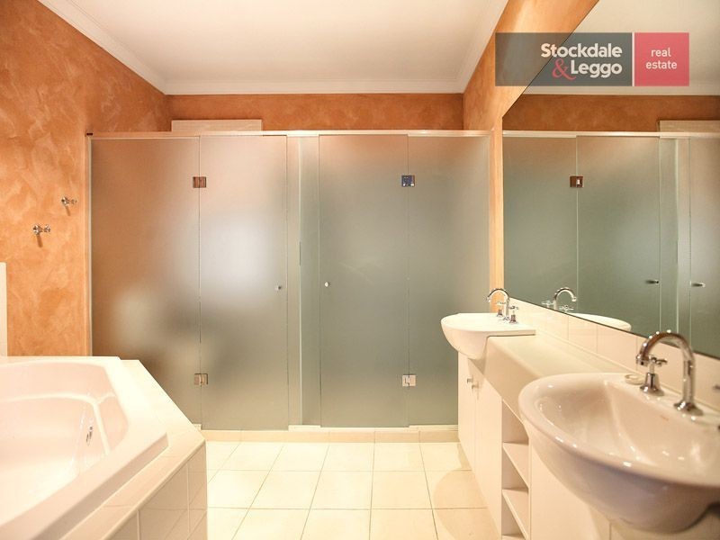 10 Scarborough Terrace, Craigieburn VIC 3064