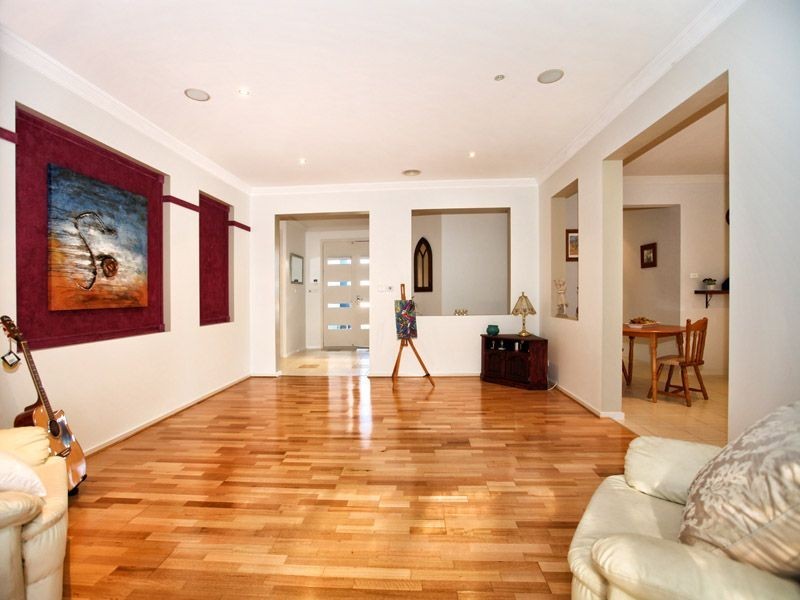 10 Scarborough Terrace, Craigieburn VIC 3064