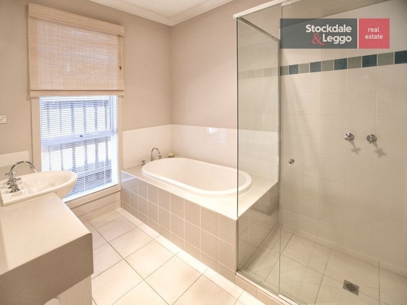 10 Scarborough Terrace, Craigieburn VIC 3064