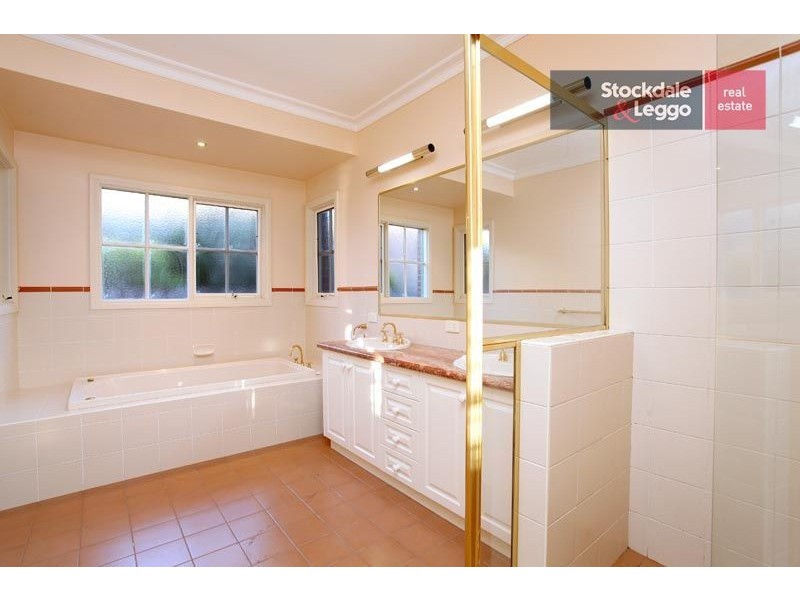 26 Mossgiel Avenue, Greenvale VIC 3059