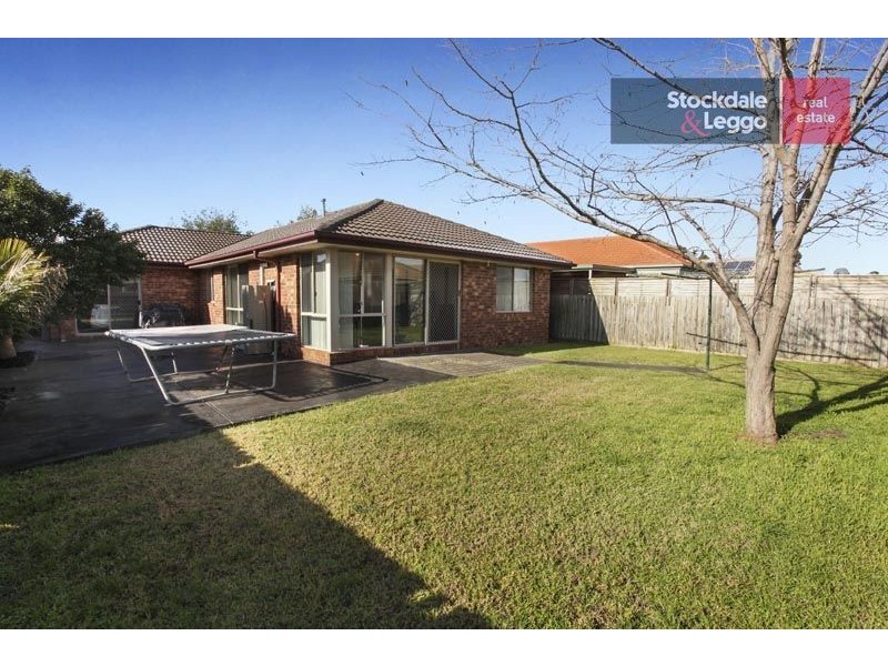 4 Gardenview Grove, Westmeadows VIC 3049