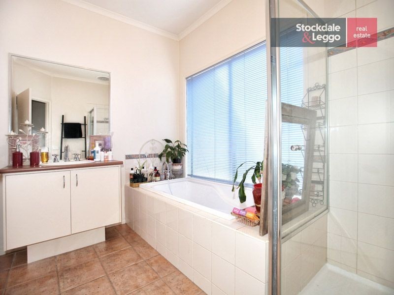 14 Greenhill Place, Craigieburn VIC 3064