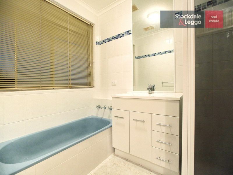 8 Glendale Place, Gladstone Park VIC 3043