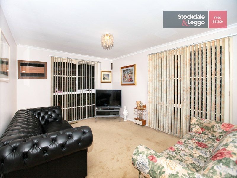 8 Glendale Place, Gladstone Park VIC 3043