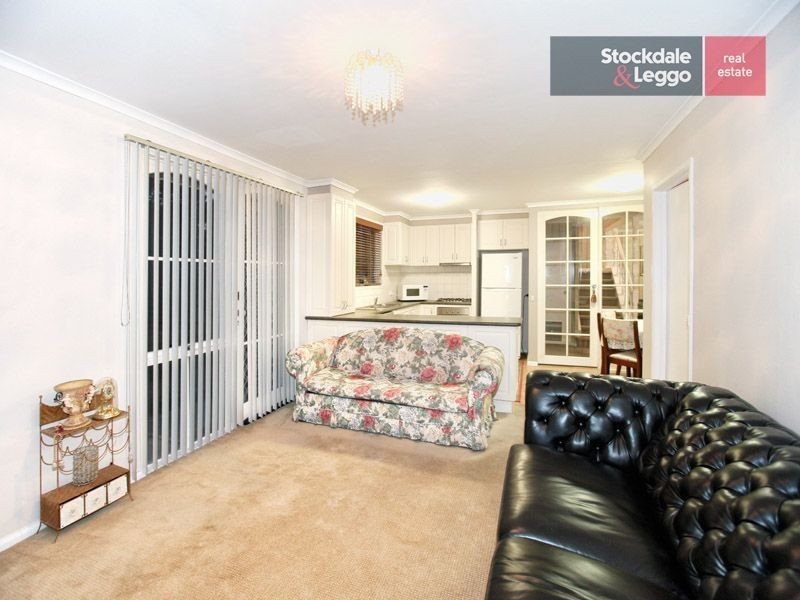 8 Glendale Place, Gladstone Park VIC 3043