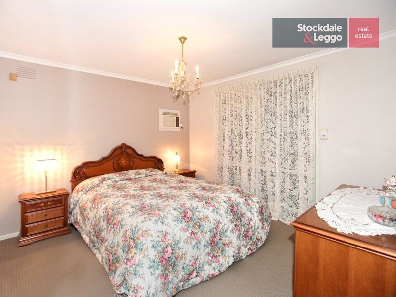 8 Glendale Place, Gladstone Park VIC 3043