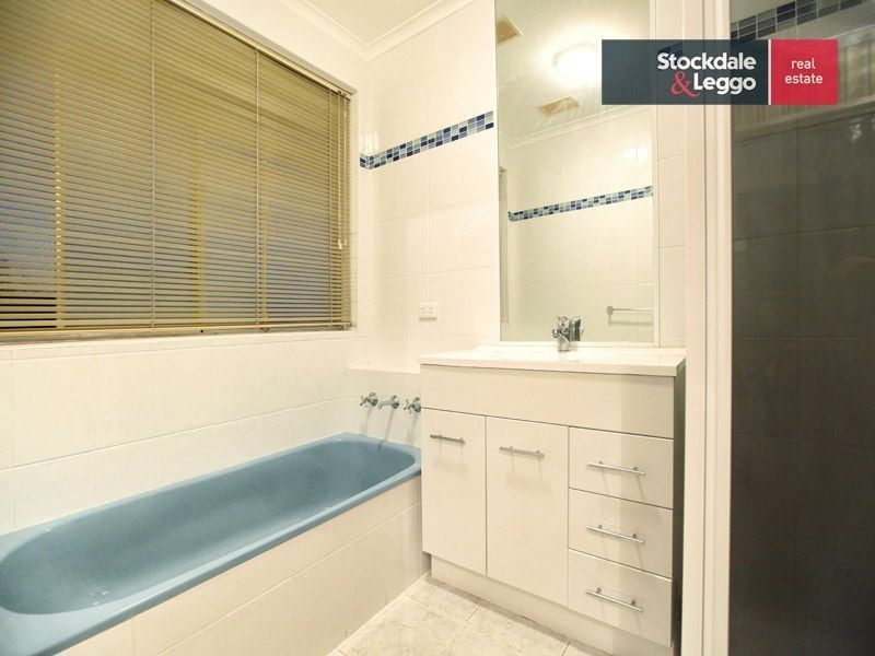 8 Glendale Place, Gladstone Park VIC 3043