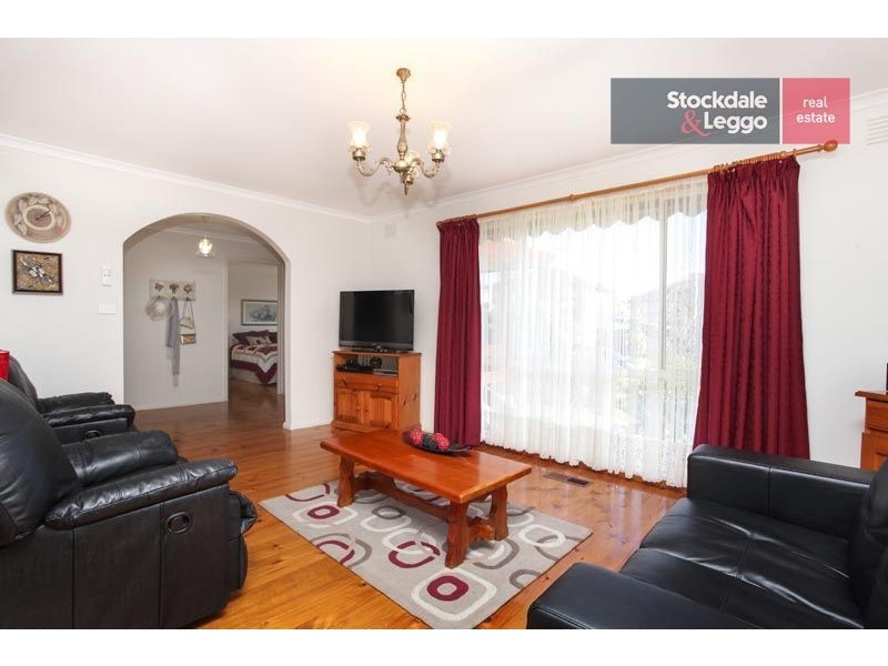 6 Ellesmere Crescent, Gladstone Park VIC 3043