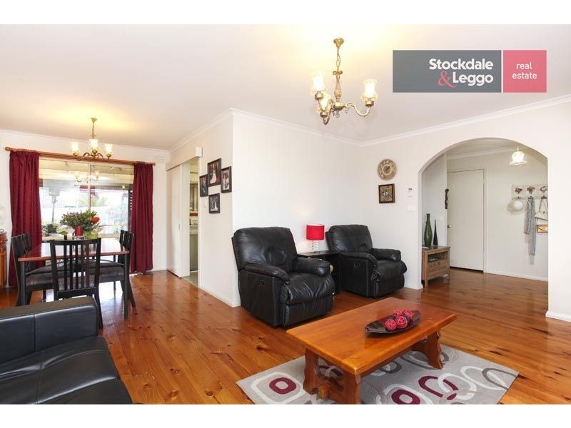 6 Ellesmere Crescent, Gladstone Park VIC 3043