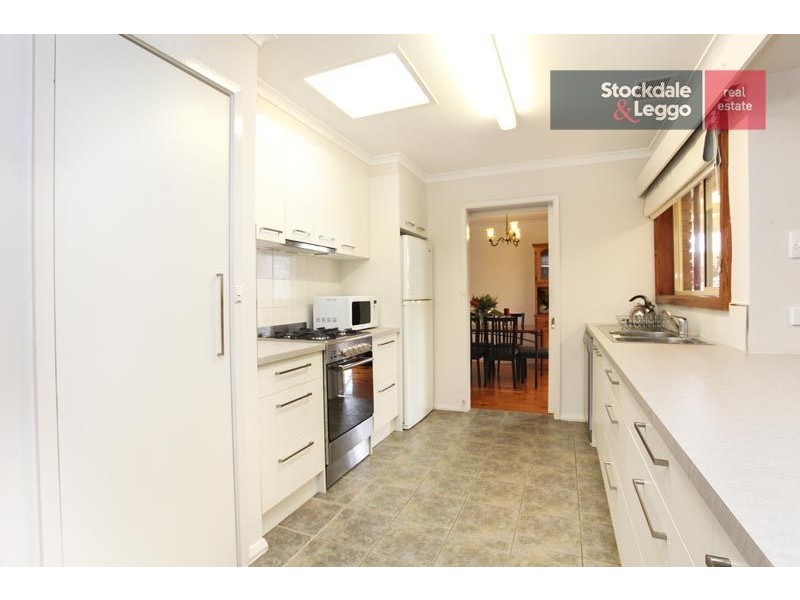 6 Ellesmere Crescent, Gladstone Park VIC 3043