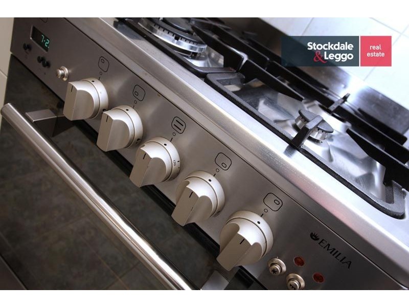 6 Ellesmere Crescent, Gladstone Park VIC 3043