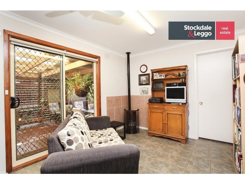 6 Ellesmere Crescent, Gladstone Park VIC 3043