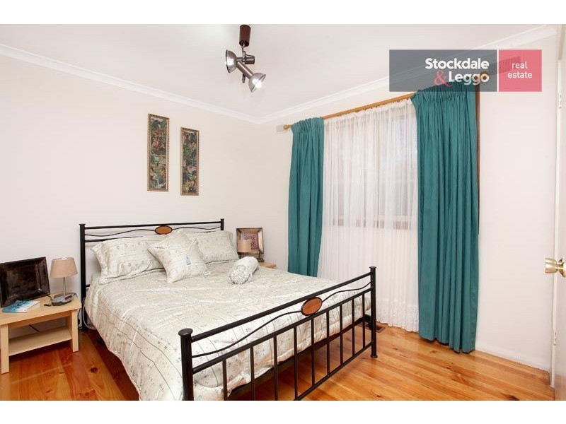 6 Ellesmere Crescent, Gladstone Park VIC 3043