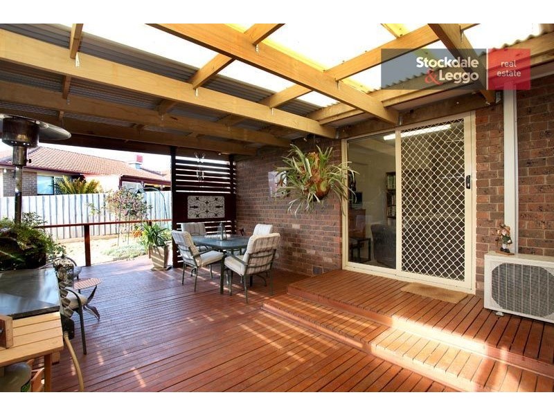 6 Ellesmere Crescent, Gladstone Park VIC 3043