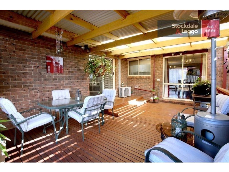 6 Ellesmere Crescent, Gladstone Park VIC 3043