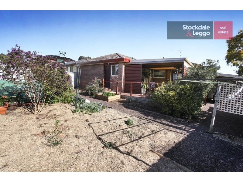 6 Ellesmere Crescent, Gladstone Park VIC 3043