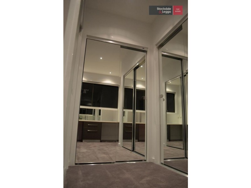 8 Jolimont Street, Caroline Springs VIC 3023