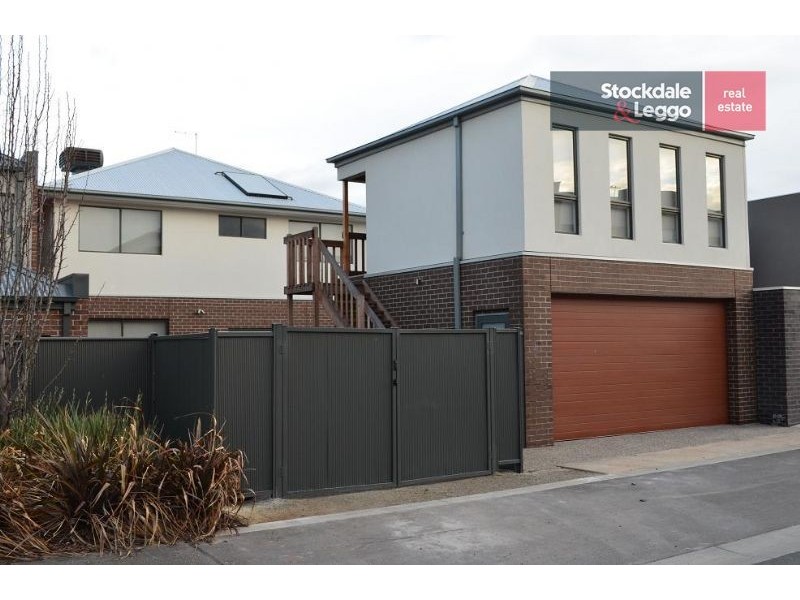 8 Jolimont Street, Caroline Springs VIC 3023