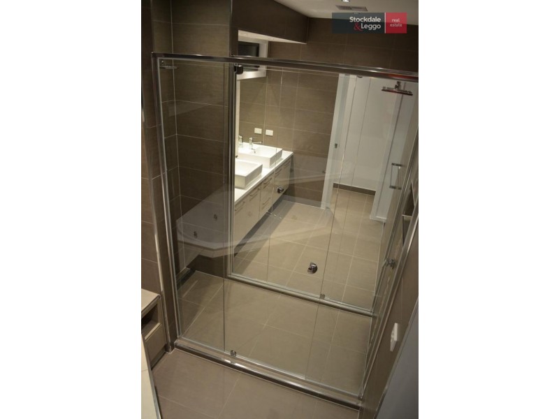 8 Jolimont Street, Caroline Springs VIC 3023