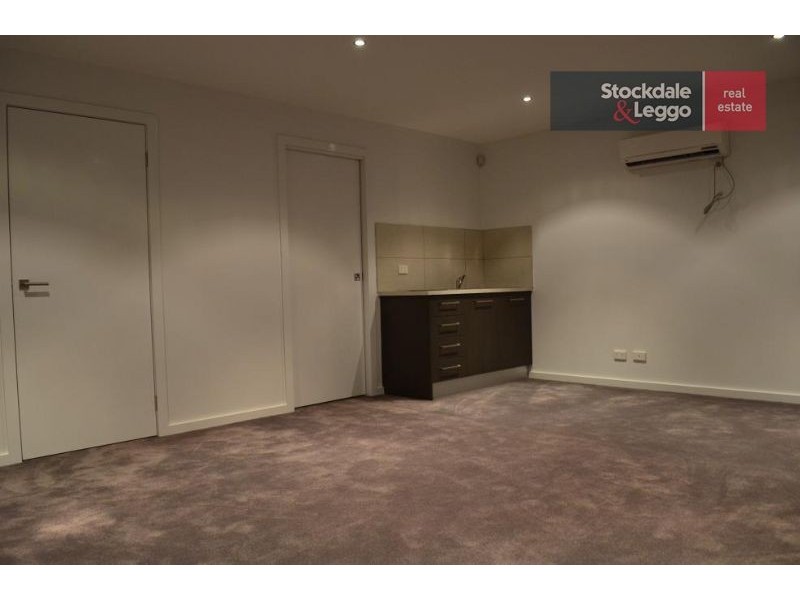 8 Jolimont Street, Caroline Springs VIC 3023