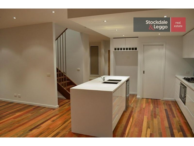 8 Jolimont Street, Caroline Springs VIC 3023