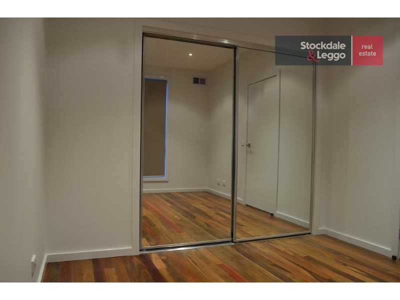 8 Jolimont Street, Caroline Springs VIC 3023