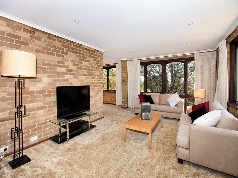 10 Clivedon Place, Gladstone Park VIC 3043