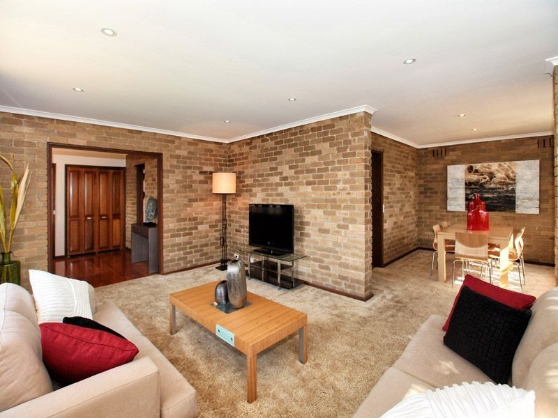 10 Clivedon Place, Gladstone Park VIC 3043