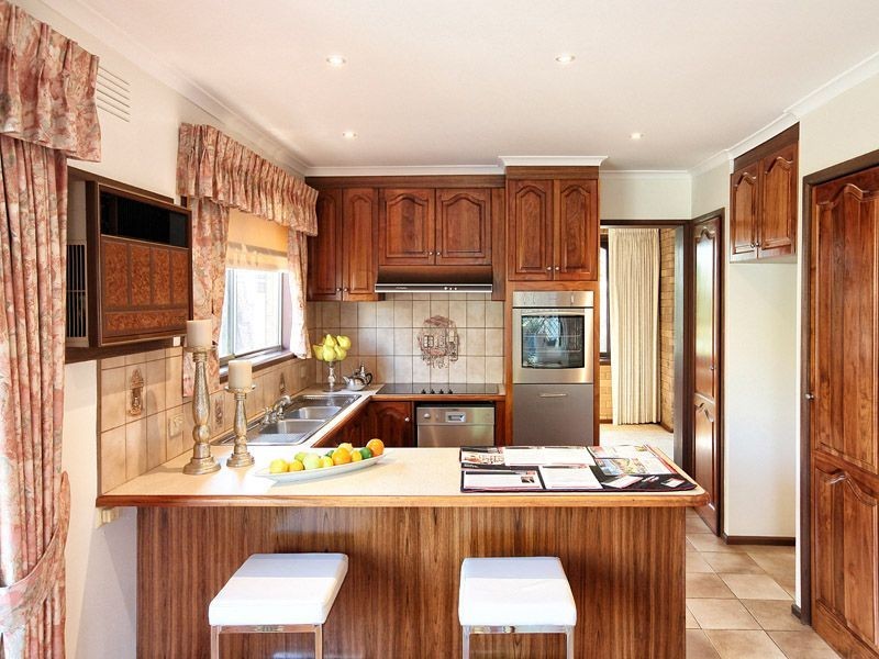 10 Clivedon Place, Gladstone Park VIC 3043