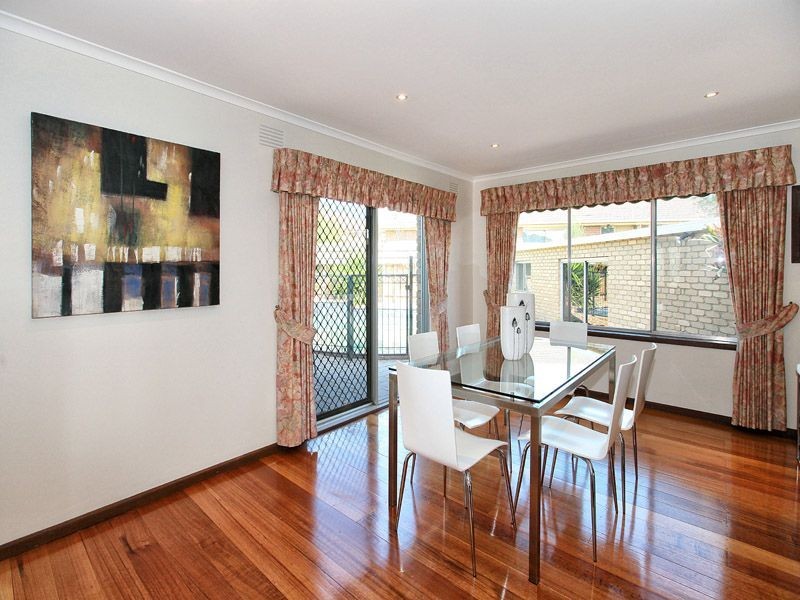 10 Clivedon Place, Gladstone Park VIC 3043