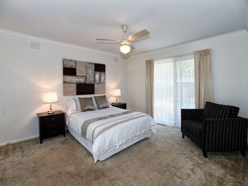 10 Clivedon Place, Gladstone Park VIC 3043