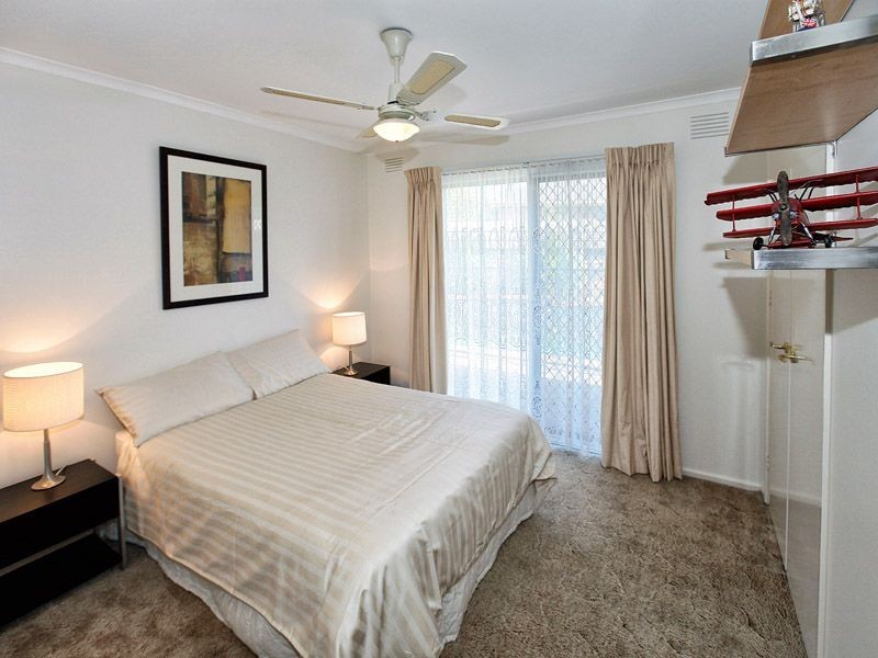 10 Clivedon Place, Gladstone Park VIC 3043