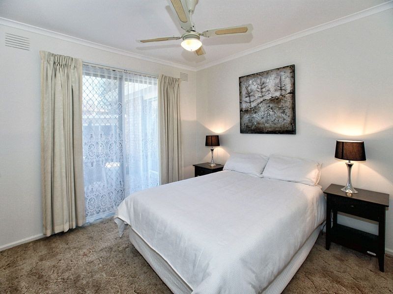 10 Clivedon Place, Gladstone Park VIC 3043