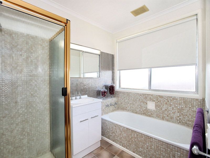 10 Clivedon Place, Gladstone Park VIC 3043