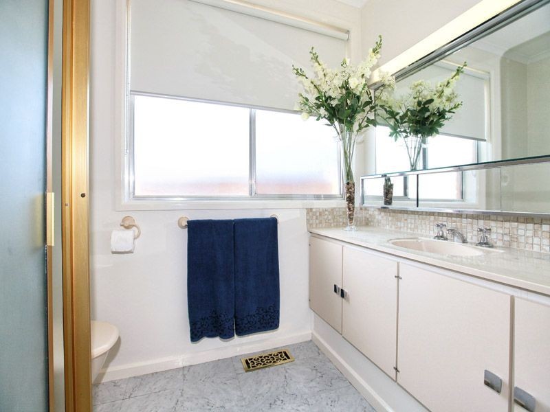 10 Clivedon Place, Gladstone Park VIC 3043