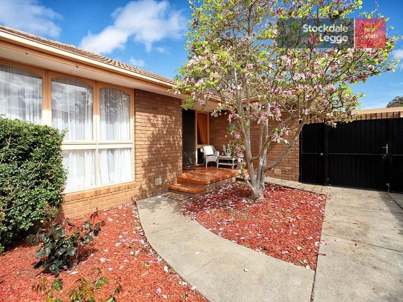 27 Henley Drive, Gladstone Park VIC 3043
