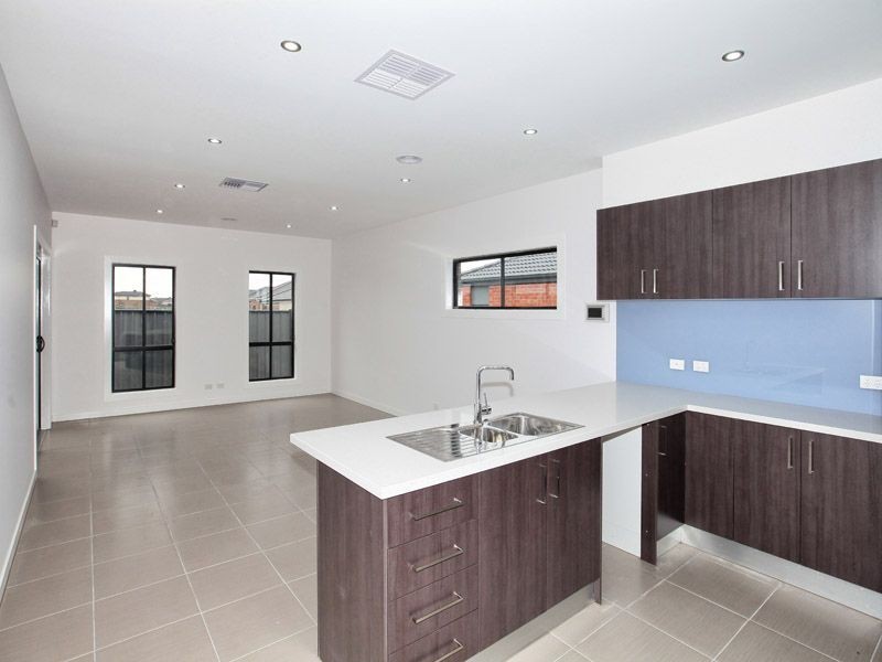 4 Falkland Drive, Craigieburn VIC 3064