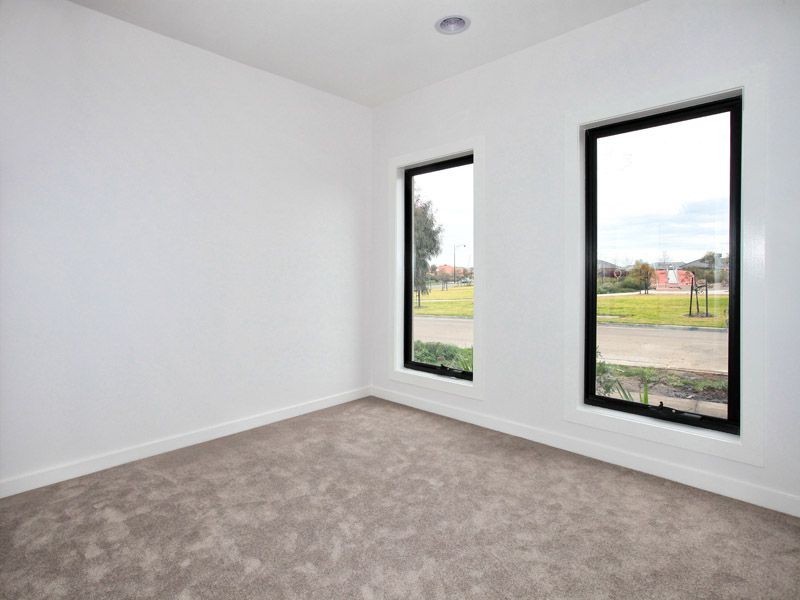 4 Falkland Drive, Craigieburn VIC 3064