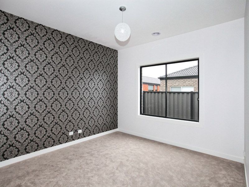 4 Falkland Drive, Craigieburn VIC 3064