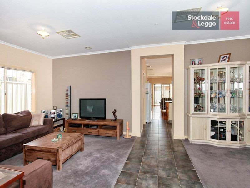 6 Pinehurst Rise, Craigieburn VIC 3064