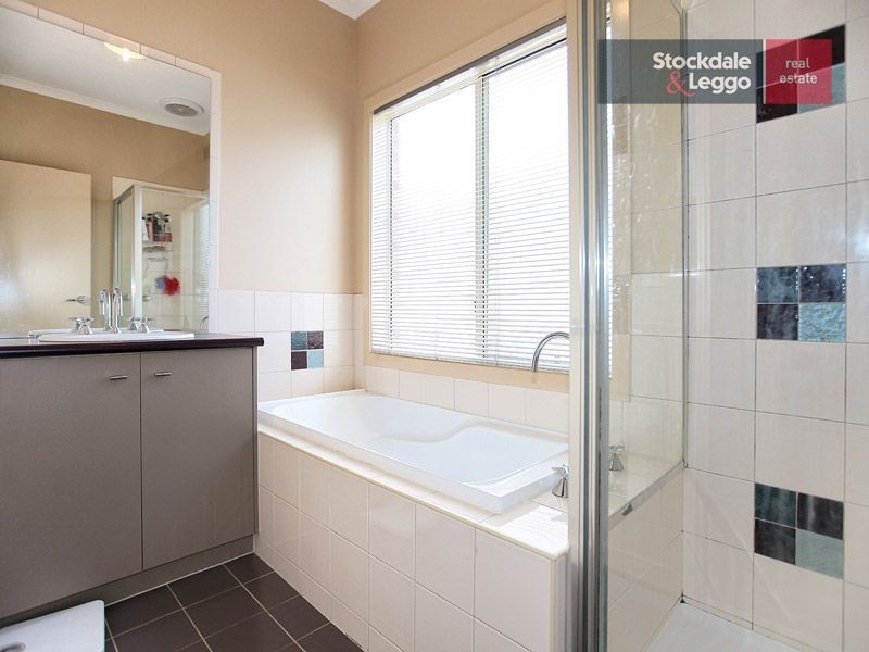 6 Pinehurst Rise, Craigieburn VIC 3064