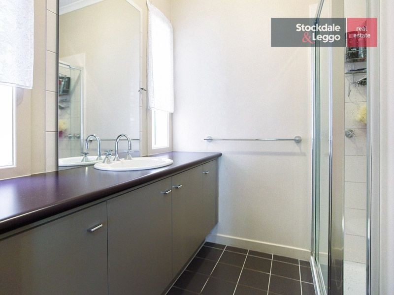 6 Pinehurst Rise, Craigieburn VIC 3064