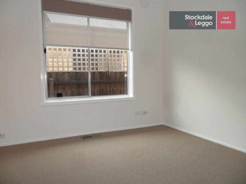 5 Samara Grove, Gladstone Park VIC 3043