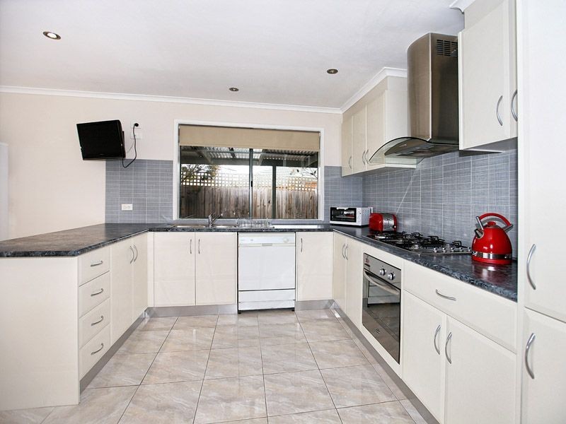 2 Nunney Court, Craigieburn VIC 3064