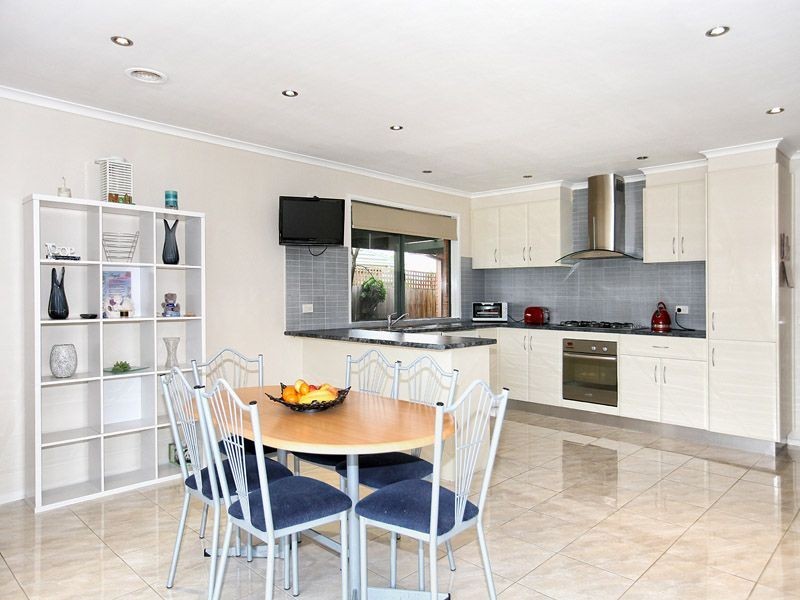 2 Nunney Court, Craigieburn VIC 3064