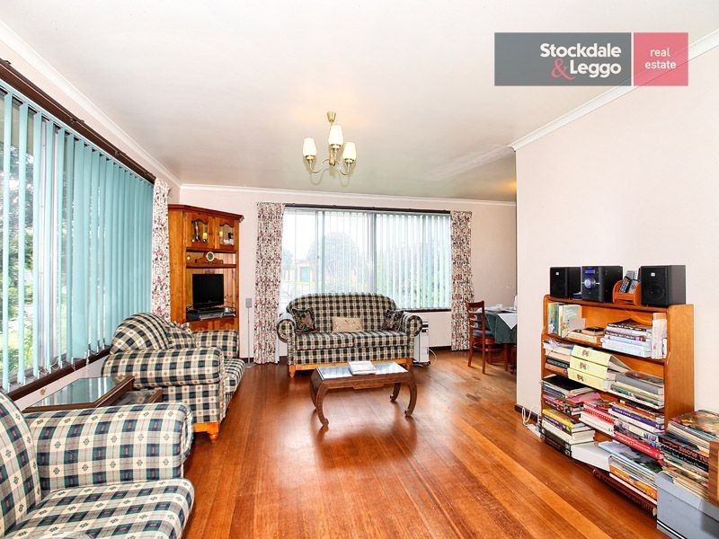 30 Katrina Drive, Gladstone Park VIC 3043