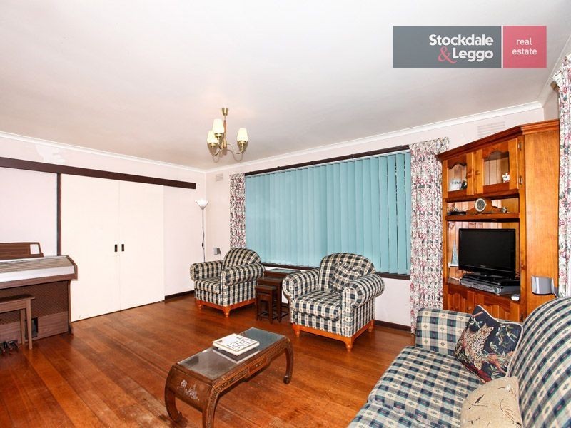 30 Katrina Drive, Gladstone Park VIC 3043