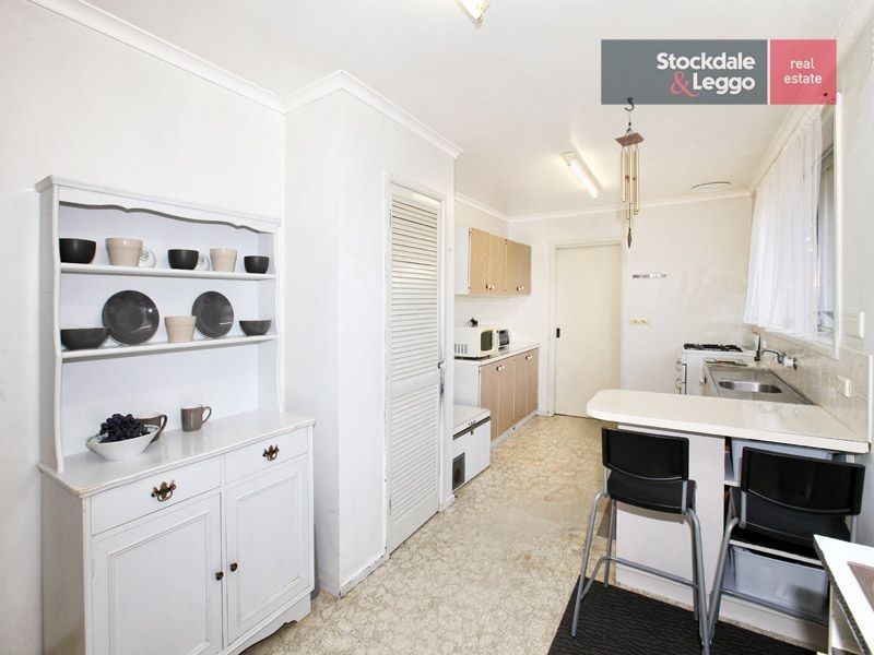 30 Katrina Drive, Gladstone Park VIC 3043