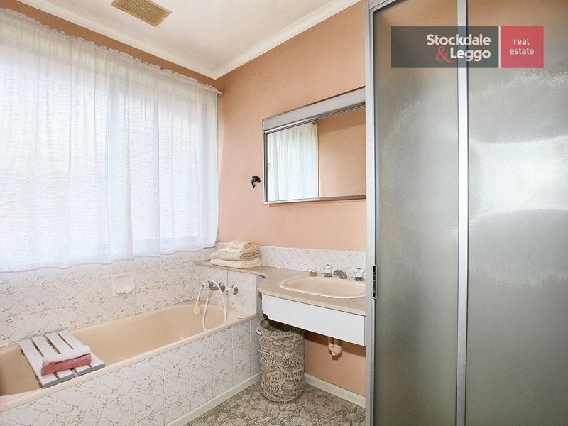 30 Katrina Drive, Gladstone Park VIC 3043