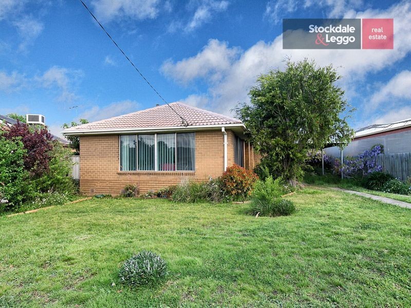 30 Katrina Drive, Gladstone Park VIC 3043
